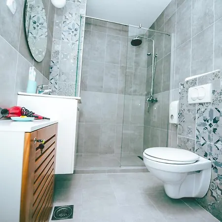 Apartment Lola Almost