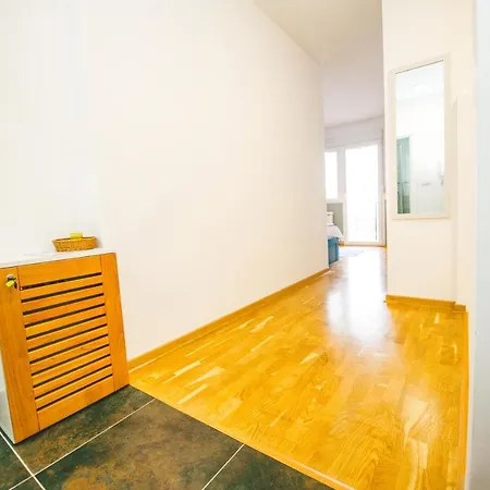 Apartment Lola Almost