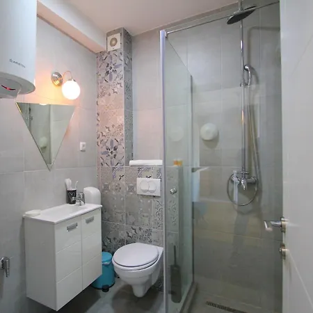 Lola Almost Apartment